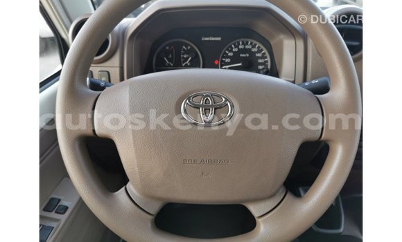 Buy Import Toyota Land Cruiser White Car in Import - Dubai in Central Kenya Buy Import Toyota Land Cruiser White Car in Import - Dubai in Central Kenya