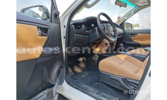 Nunua Imported Toyota Fortuner Nyeupe Gari ndani ya Import - Dubai nchini Kati Kenya Nunua Imported Toyota Fortuner Nyeupe Gari ndani ya Import - Dubai nchini Kati Kenya