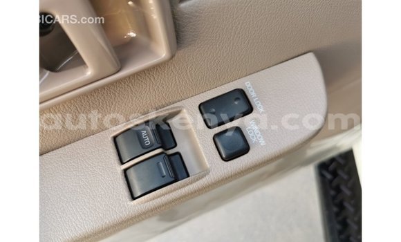 Imported Toyota Land Cruiser White Makiinaa iti Import - Dubai keessatti Central Kenya keessatti Imported Toyota Land Cruiser White Makiinaa iti Import - Dubai keessatti Central Kenya keessatti