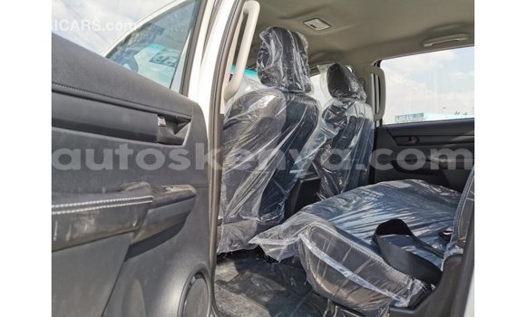 Nunua Imported Toyota Hilux Nyeupe Gari ndani ya Import - Dubai nchini Kati Kenya Nunua Imported Toyota Hilux Nyeupe Gari ndani ya Import - Dubai nchini Kati Kenya