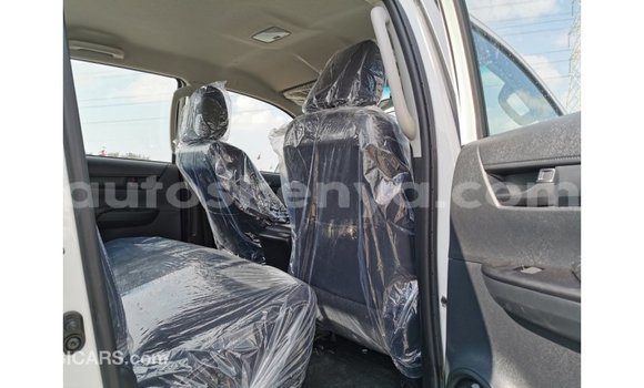 Nunua Imported Toyota Hilux Nyeupe Gari ndani ya Import - Dubai nchini Kati Kenya Nunua Imported Toyota Hilux Nyeupe Gari ndani ya Import - Dubai nchini Kati Kenya