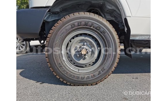 Nunua Imported Toyota Land Cruiser Nyeupe Gari ndani ya Import - Dubai nchini Kati Kenya Nunua Imported Toyota Land Cruiser Nyeupe Gari ndani ya Import - Dubai nchini Kati Kenya