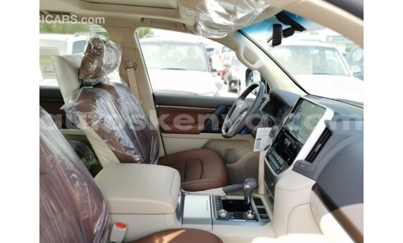 Nunua Imported Toyota Land Cruiser Nyeusi Gari ndani ya Import - Dubai nchini Kati Kenya Nunua Imported Toyota Land Cruiser Nyeusi Gari ndani ya Import - Dubai nchini Kati Kenya
