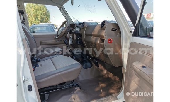 Nunua Imported Toyota Land Cruiser Nyeupe Gari ndani ya Import - Dubai nchini Kati Kenya Nunua Imported Toyota Land Cruiser Nyeupe Gari ndani ya Import - Dubai nchini Kati Kenya