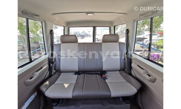 Nunua Imported Toyota Land Cruiser Nyeupe Gari ndani ya Import - Dubai nchini Kati Kenya Nunua Imported Toyota Land Cruiser Nyeupe Gari ndani ya Import - Dubai nchini Kati Kenya
