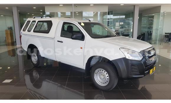 Oofamaa Isuzu KB White Makiinaa iti Busia keessatti West Kenya keessatti