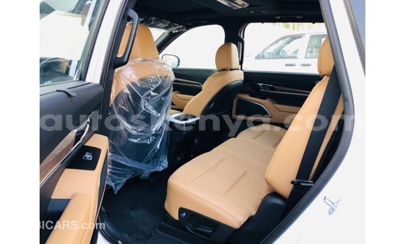 Imported Kia Carens White Makiinaa iti Import - Dubai keessatti Central Kenya keessatti Imported Kia Carens White Makiinaa iti Import - Dubai keessatti Central Kenya keessatti