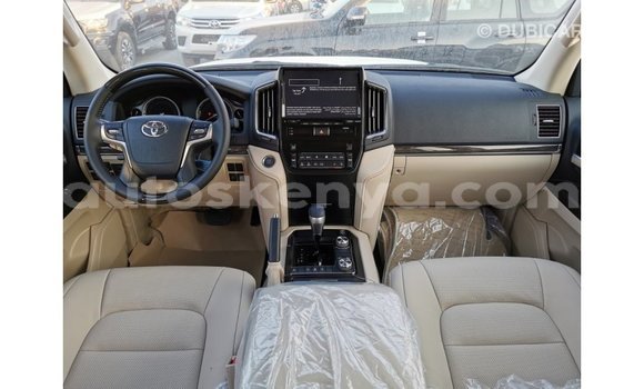 Buy Import Toyota Land Cruiser White Car in Import - Dubai in Central Kenya Buy Import Toyota Land Cruiser White Car in Import - Dubai in Central Kenya
