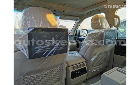 Buy Import Toyota Land Cruiser White Car in Import - Dubai in Central Kenya Buy Import Toyota Land Cruiser White Car in Import - Dubai in Central Kenya