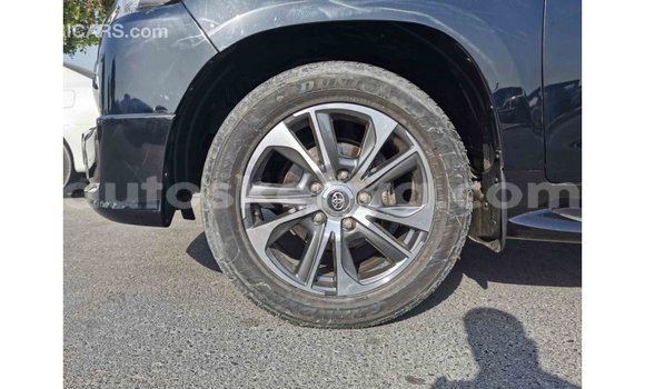 Nunua Imported Toyota Land Cruiser Nyeusi Gari ndani ya Import - Dubai nchini Kati Kenya Nunua Imported Toyota Land Cruiser Nyeusi Gari ndani ya Import - Dubai nchini Kati Kenya