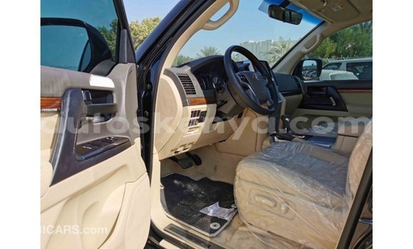 Imported Toyota Land Cruiser Black Makiinaa iti Import - Dubai keessatti Central Kenya keessatti Imported Toyota Land Cruiser Black Makiinaa iti Import - Dubai keessatti Central Kenya keessatti