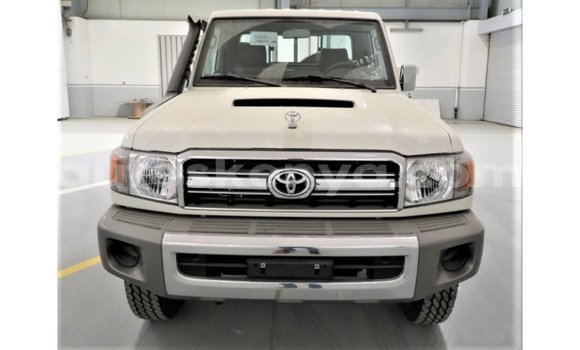 Nunua Imported Toyota Land Cruiser Nyeupe Gari ndani ya Import - Dubai nchini Kati Kenya