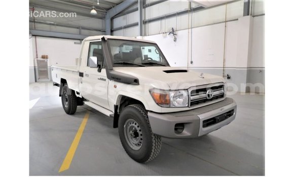 Nunua Imported Toyota Land Cruiser Nyeupe Gari ndani ya Import - Dubai nchini Kati Kenya Nunua Imported Toyota Land Cruiser Nyeupe Gari ndani ya Import - Dubai nchini Kati Kenya
