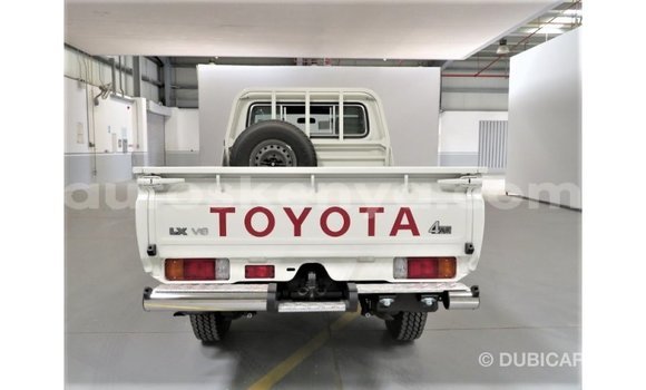Nunua Imported Toyota Land Cruiser Nyeupe Gari ndani ya Import - Dubai nchini Kati Kenya Nunua Imported Toyota Land Cruiser Nyeupe Gari ndani ya Import - Dubai nchini Kati Kenya