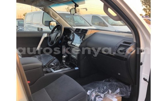 Nunua Imported Toyota Land Cruiser Nyeupe Gari ndani ya Import - Dubai nchini Kati Kenya Nunua Imported Toyota Land Cruiser Nyeupe Gari ndani ya Import - Dubai nchini Kati Kenya