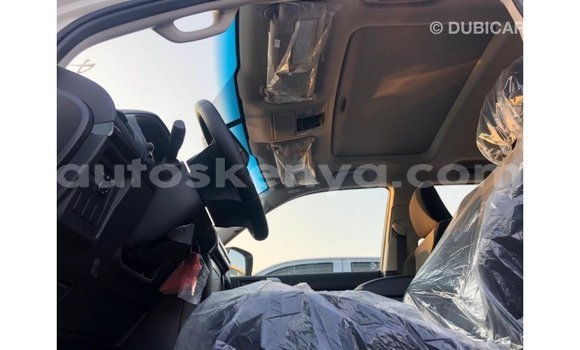 Nunua Imported Toyota Land Cruiser Nyeupe Gari ndani ya Import - Dubai nchini Kati Kenya Nunua Imported Toyota Land Cruiser Nyeupe Gari ndani ya Import - Dubai nchini Kati Kenya