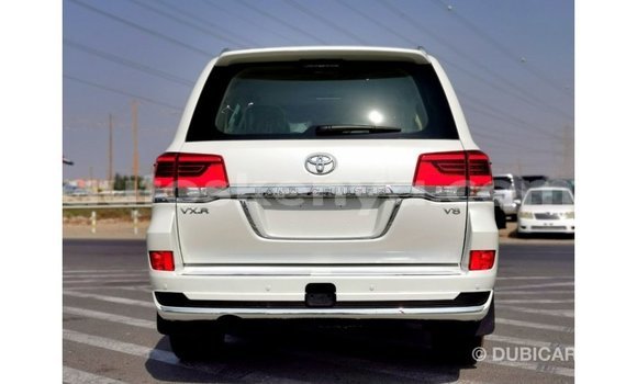 Nunua Imported Toyota Land Cruiser Nyeupe Gari ndani ya Import - Dubai nchini Kati Kenya Nunua Imported Toyota Land Cruiser Nyeupe Gari ndani ya Import - Dubai nchini Kati Kenya