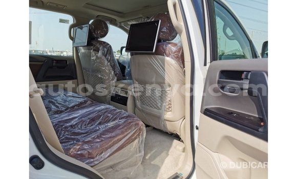 Nunua Imported Toyota Land Cruiser Nyeupe Gari ndani ya Import - Dubai nchini Kati Kenya Nunua Imported Toyota Land Cruiser Nyeupe Gari ndani ya Import - Dubai nchini Kati Kenya