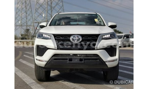 Nunua Imported Toyota Fortuner Nyeupe Gari ndani ya Import - Dubai nchini Kati Kenya Nunua Imported Toyota Fortuner Nyeupe Gari ndani ya Import - Dubai nchini Kati Kenya