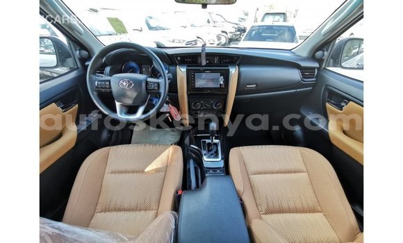 Nunua Imported Toyota Fortuner Nyeupe Gari ndani ya Import - Dubai nchini Kati Kenya Nunua Imported Toyota Fortuner Nyeupe Gari ndani ya Import - Dubai nchini Kati Kenya