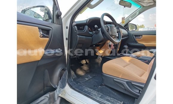 Nunua Imported Toyota Fortuner Nyeupe Gari ndani ya Import - Dubai nchini Kati Kenya Nunua Imported Toyota Fortuner Nyeupe Gari ndani ya Import - Dubai nchini Kati Kenya