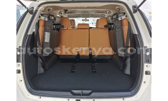 Nunua Imported Toyota Fortuner Nyeupe Gari ndani ya Import - Dubai nchini Kati Kenya Nunua Imported Toyota Fortuner Nyeupe Gari ndani ya Import - Dubai nchini Kati Kenya
