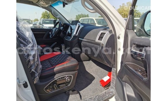 Nunua Imported Toyota Land Cruiser Nyeupe Gari ndani ya Import - Dubai nchini Kati Kenya Nunua Imported Toyota Land Cruiser Nyeupe Gari ndani ya Import - Dubai nchini Kati Kenya