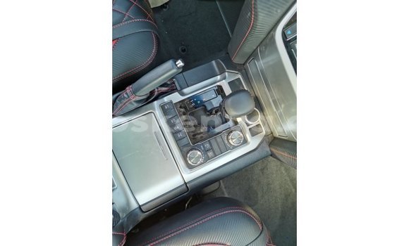 Nunua Imported Toyota Land Cruiser Nyeupe Gari ndani ya Import - Dubai nchini Kati Kenya Nunua Imported Toyota Land Cruiser Nyeupe Gari ndani ya Import - Dubai nchini Kati Kenya