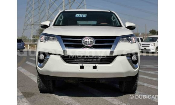 Nunua Imported Toyota Fortuner Nyeupe Gari ndani ya Import - Dubai nchini Kati Kenya Nunua Imported Toyota Fortuner Nyeupe Gari ndani ya Import - Dubai nchini Kati Kenya