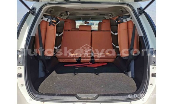 Nunua Imported Toyota Fortuner Nyeupe Gari ndani ya Import - Dubai nchini Kati Kenya Nunua Imported Toyota Fortuner Nyeupe Gari ndani ya Import - Dubai nchini Kati Kenya
