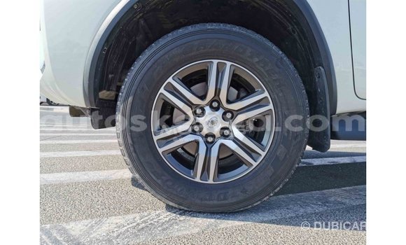 Nunua Imported Toyota Fortuner Nyeupe Gari ndani ya Import - Dubai nchini Kati Kenya Nunua Imported Toyota Fortuner Nyeupe Gari ndani ya Import - Dubai nchini Kati Kenya