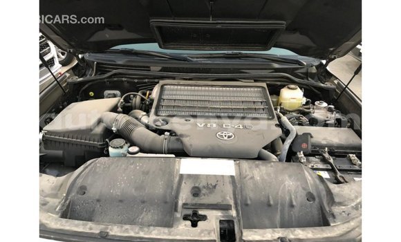 Nunua Imported Toyota Land Cruiser Nyingine Gari ndani ya Import - Dubai nchini Kati Kenya Nunua Imported Toyota Land Cruiser Nyingine Gari ndani ya Import - Dubai nchini Kati Kenya