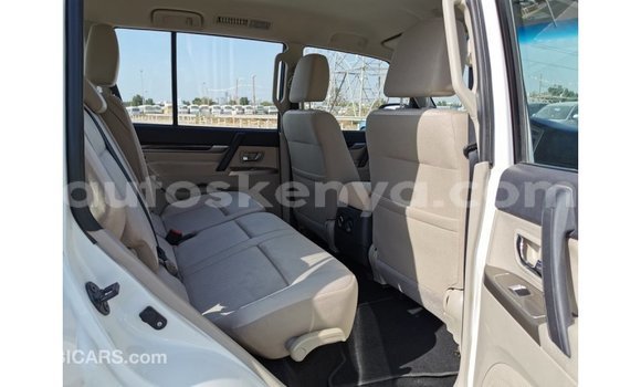 Imported Mitsubishi Pajero White Makiinaa iti Import - Dubai keessatti Central Kenya keessatti Imported Mitsubishi Pajero White Makiinaa iti Import - Dubai keessatti Central Kenya keessatti