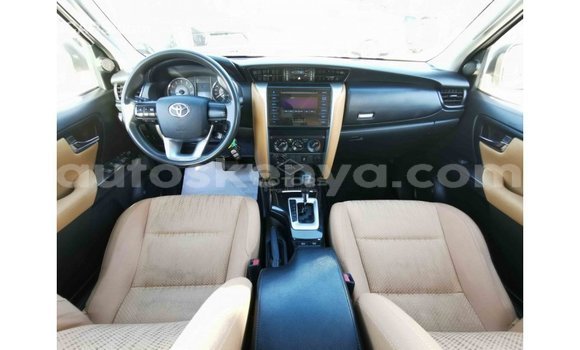 Imported Toyota Fortuner White Makiinaa iti Import - Dubai keessatti Central Kenya keessatti Imported Toyota Fortuner White Makiinaa iti Import - Dubai keessatti Central Kenya keessatti