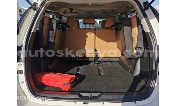 Imported Toyota Fortuner White Makiinaa iti Import - Dubai keessatti Central Kenya keessatti Imported Toyota Fortuner White Makiinaa iti Import - Dubai keessatti Central Kenya keessatti