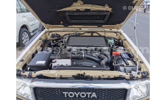Imported Toyota Land Cruiser Beige Makiinaa iti Import - Dubai keessatti Central Kenya keessatti Imported Toyota Land Cruiser Beige Makiinaa iti Import - Dubai keessatti Central Kenya keessatti