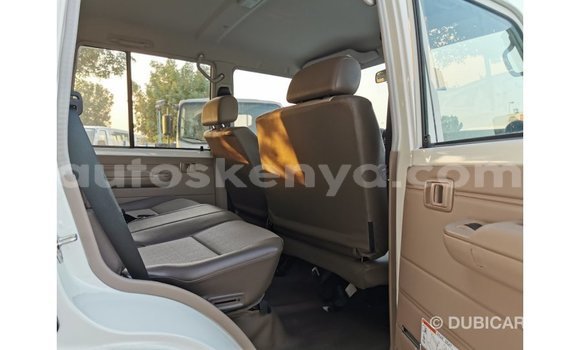 Buy Import Toyota Land Cruiser White Car in Import - Dubai in Central Kenya Buy Import Toyota Land Cruiser White Car in Import - Dubai in Central Kenya