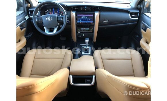 Nunua Imported Toyota Fortuner Nyeusi Gari ndani ya Import - Dubai nchini Kati Kenya Nunua Imported Toyota Fortuner Nyeusi Gari ndani ya Import - Dubai nchini Kati Kenya