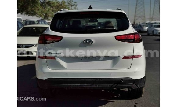 Imported Hyundai Tucson White Makiinaa iti Import - Dubai keessatti Central Kenya keessatti Imported Hyundai Tucson White Makiinaa iti Import - Dubai keessatti Central Kenya keessatti