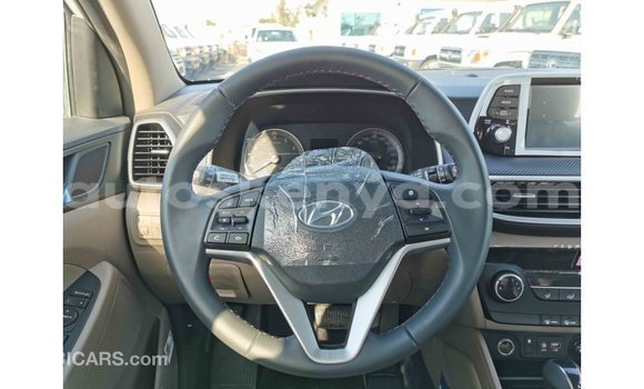 Imported Hyundai Tucson White Makiinaa iti Import - Dubai keessatti Central Kenya keessatti Imported Hyundai Tucson White Makiinaa iti Import - Dubai keessatti Central Kenya keessatti