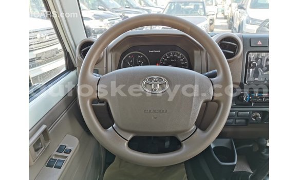 Buy Import Toyota Land Cruiser White Car in Import - Dubai in Central Kenya Buy Import Toyota Land Cruiser White Car in Import - Dubai in Central Kenya