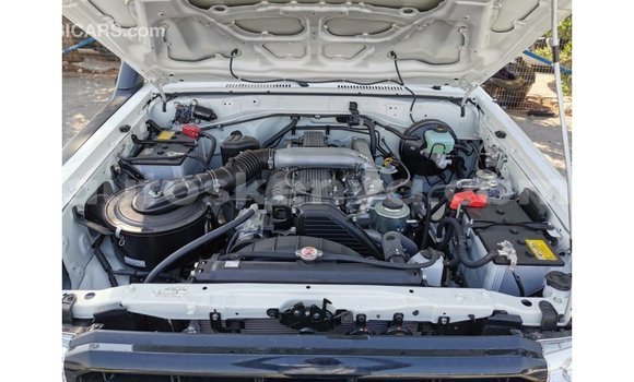 Buy Import Toyota Land Cruiser White Car in Import - Dubai in Central Kenya Buy Import Toyota Land Cruiser White Car in Import - Dubai in Central Kenya