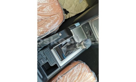 Imported Toyota Prado White Makiinaa iti Import - Dubai keessatti Central Kenya keessatti Imported Toyota Prado White Makiinaa iti Import - Dubai keessatti Central Kenya keessatti