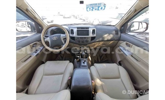 Imported Toyota Fortuner White Makiinaa iti Import - Dubai keessatti Central Kenya keessatti Imported Toyota Fortuner White Makiinaa iti Import - Dubai keessatti Central Kenya keessatti