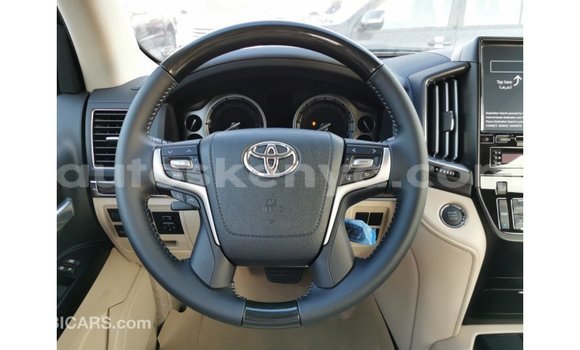 Nunua Imported Toyota Land Cruiser Nyeupe Gari ndani ya Import - Dubai nchini Kati Kenya Nunua Imported Toyota Land Cruiser Nyeupe Gari ndani ya Import - Dubai nchini Kati Kenya