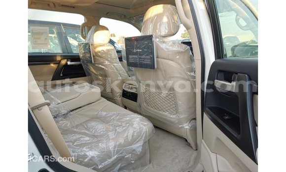 Nunua Imported Toyota Land Cruiser Nyeupe Gari ndani ya Import - Dubai nchini Kati Kenya Nunua Imported Toyota Land Cruiser Nyeupe Gari ndani ya Import - Dubai nchini Kati Kenya