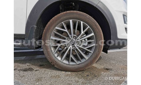 Imported Hyundai Tucson White Makiinaa iti Import - Dubai keessatti Central Kenya keessatti Imported Hyundai Tucson White Makiinaa iti Import - Dubai keessatti Central Kenya keessatti