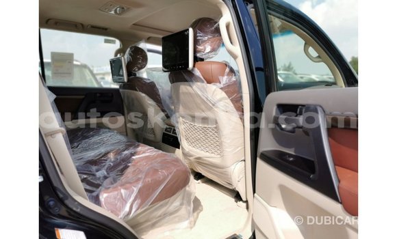 Imported Toyota Land Cruiser Black Makiinaa iti Import - Dubai keessatti Central Kenya keessatti Imported Toyota Land Cruiser Black Makiinaa iti Import - Dubai keessatti Central Kenya keessatti