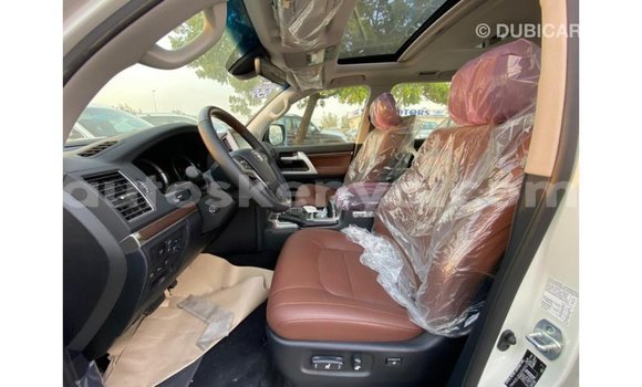 Buy Import Toyota Land Cruiser White Car in Import - Dubai in Central Kenya Buy Import Toyota Land Cruiser White Car in Import - Dubai in Central Kenya