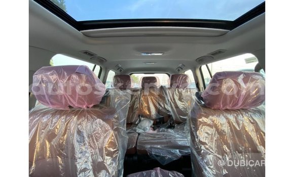 Buy Import Toyota Land Cruiser White Car in Import - Dubai in Central Kenya Buy Import Toyota Land Cruiser White Car in Import - Dubai in Central Kenya